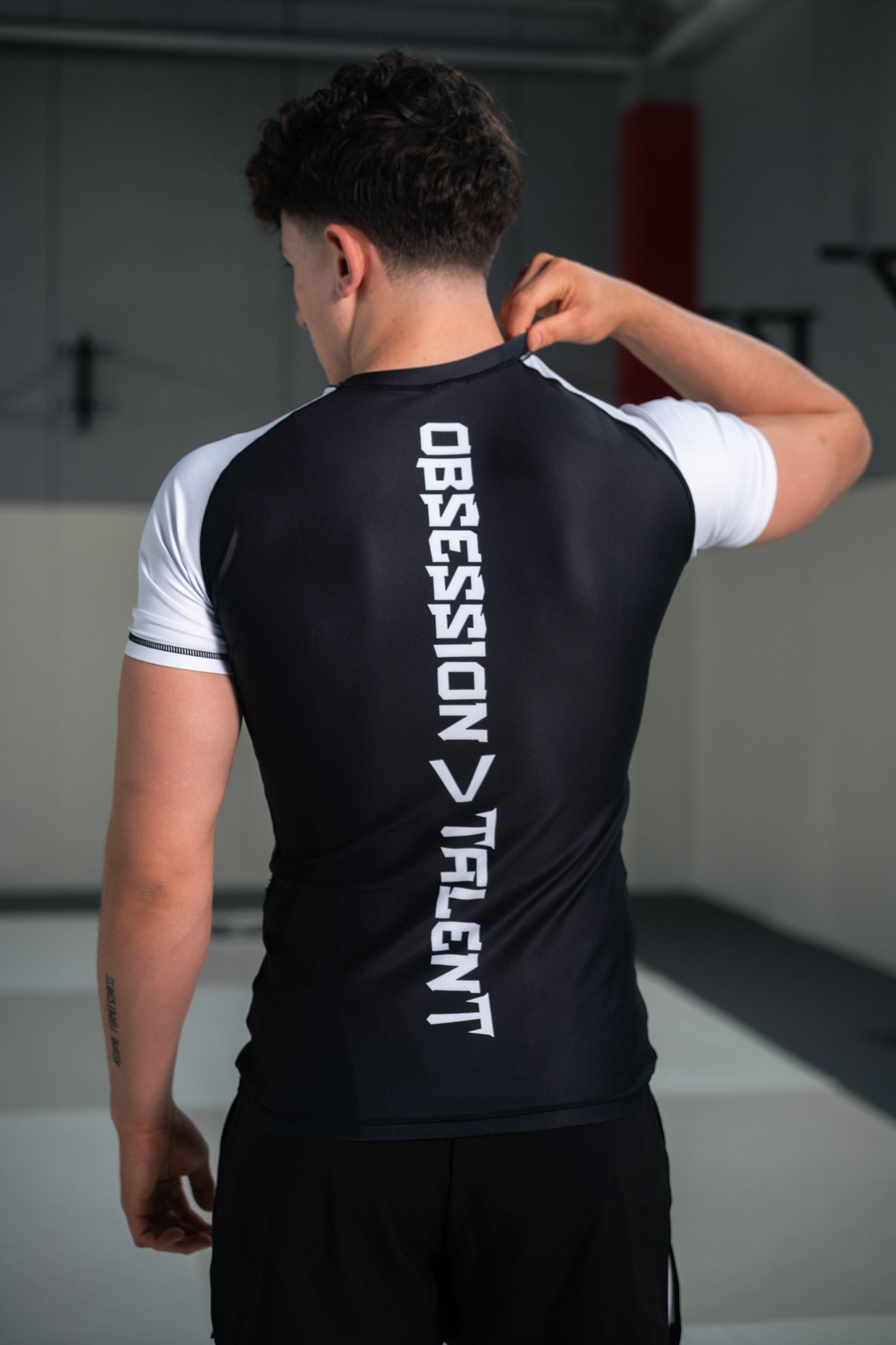 Taipan Obssesion>Talent Men's Short Sleeve Rashguard - Black/Grey/White